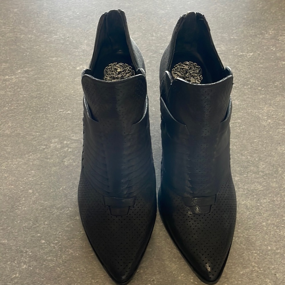 Vince Camuto black leather ankle boots. Good condition. 7.5
